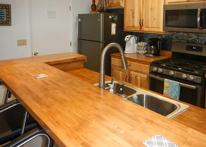Holiday home W/ Bbq & Patio, 5 Mi To 'a' Mountain!